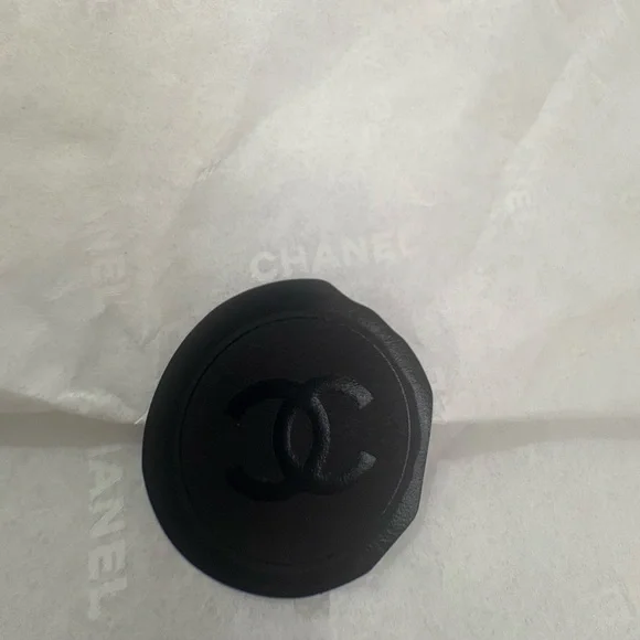 2025 Holiday CHANEL Box NWOT - Picture 6 of 7